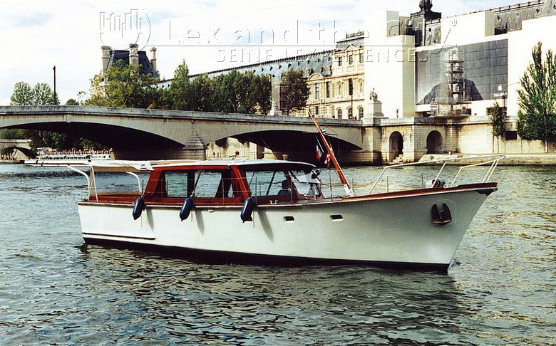 Huur kleine boot privegebruik op de Seine in Parijs Lex and the City  (17).jpg
