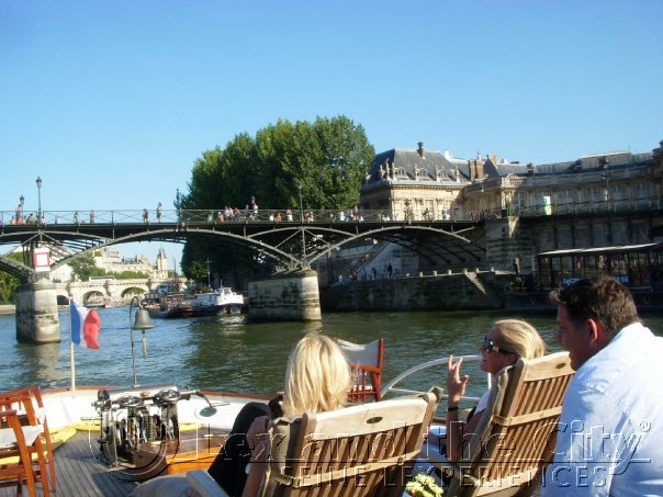 Rondvaart prive luxe jacht Parijs Seine  (11).jpg