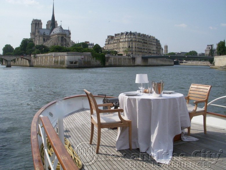 Rondvaart prive luxe jacht Parijs Seine  (4).jpg