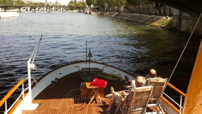 Rondvaart prive luxe jacht Parijs Seine  (5).jpg